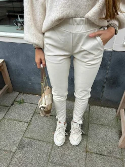 Best Jacky Leatherlook Jogger Off White Broeken