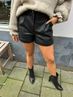 Online Jamie Leatherlook Short Black Shorts