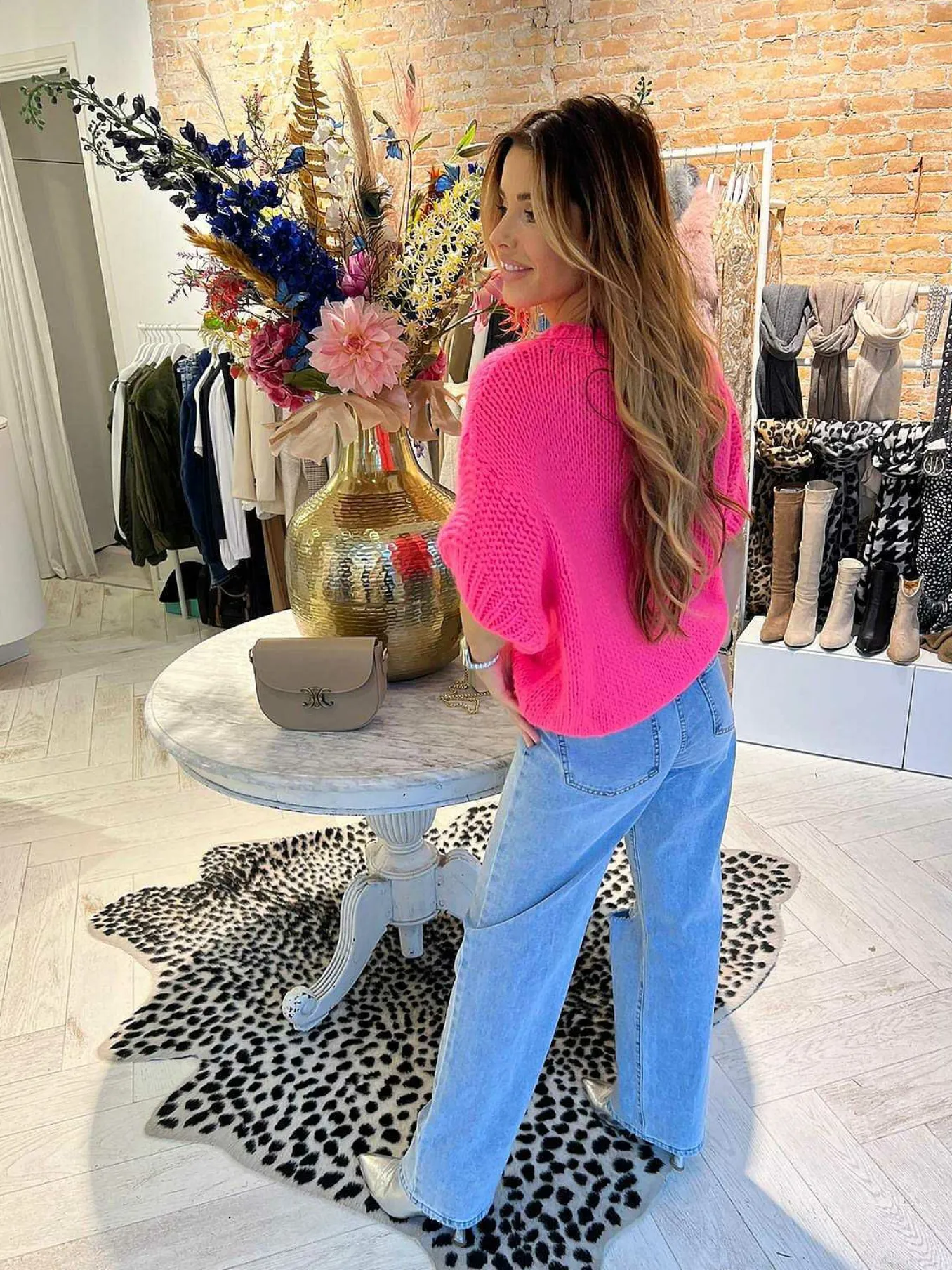 Clearance Kiki Sweater Short Sleeve Neon Pink Truien